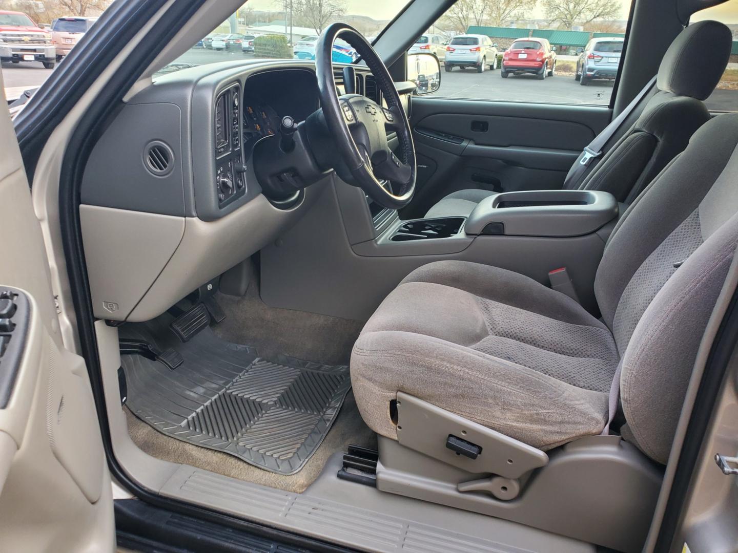 2006 Pewter Chevrolet Suburban LS (3GNFK16ZX6G) with an 5.3L V8 Vortec SFI Flex Fuel engine, 4-Speed Automatic transmission, located at 1600 E Hwy 44, Rapid City, SD, 57703, (605) 716-7878, 44.070232, -103.171410 - Photo#8